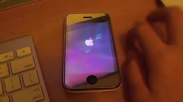 Untethered 4.0 beta Jailbreak Type Thingy смотреть онлайн