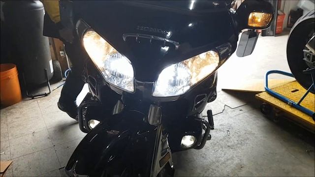 Honda Goldwing GL1800 Headlight LED Bulbs Installed смотреть онлайн