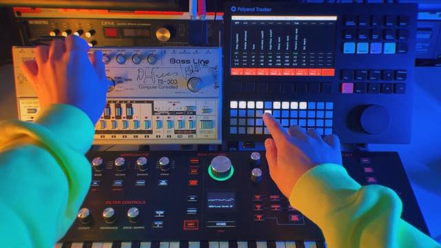 Happy #303day w/ Polyend Tracker & Hydrasynth Exproler смотреть онлайн