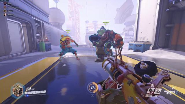 Крысавчик и Турбосвин дают друг другу пять во время танца в овервотч смотреть онлайн