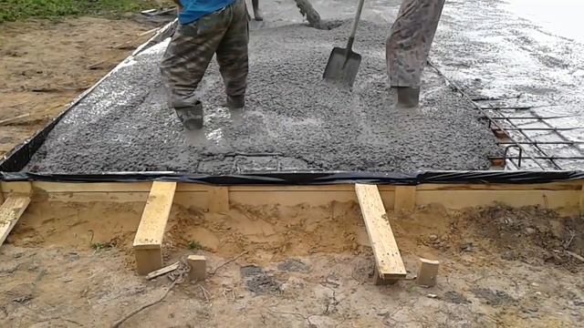 Заливка бетоном фундамента плита под гараж из газобетонных блоков. СК ANTONOVDOM смотреть онлайн