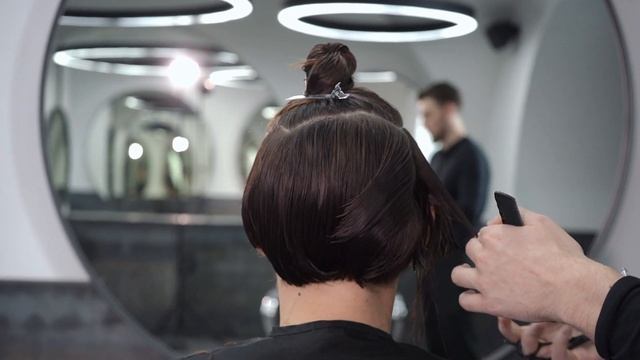 Эта стрижка будет в моде всегда / Самая известная женская стрижка / Женская короткая стрижка смотреть онлайн