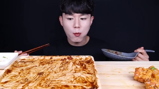 200만기념 케이크와 짜파게티 맵슐랭 치킨 먹방ASMR MUKBANG BLACK BEAN NOODLES & FRIED CHICKEN チキンチャジャンラーメン eating sound смотреть онлайн