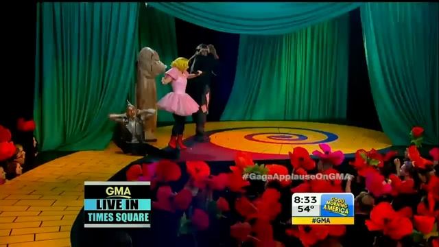 Lady Gaga - Applause (Live @ GMA) [HD] смотреть онлайн