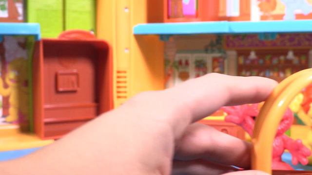 Furchester Hotel Playset and Surprise Character Bags | Wonder World TV смотреть онлайн