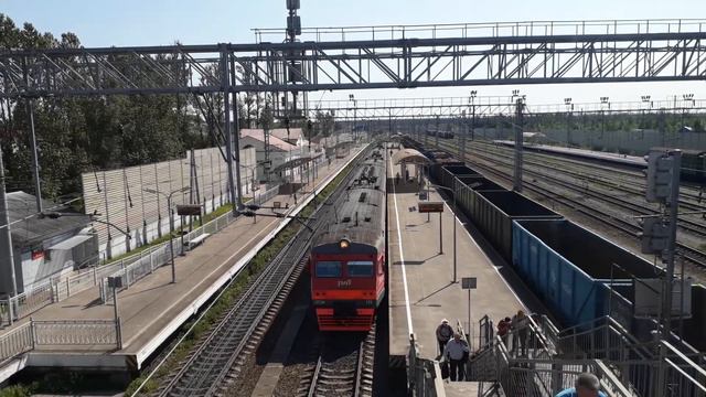 Электропоезд ЭТ2М-128, станция МГА смотреть онлайн