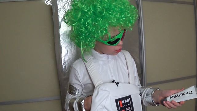 Человек VS Инопланетянин/Человек против инопланетянина/ смотреть онлайн