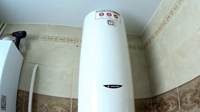 Купили водонагреватель ARISTON BLU 1 R ABS. Показываю процес установки и включения. смотреть онлайн