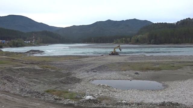 Забор камней в реке Катунь - 1 смотреть онлайн