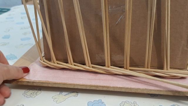 Подробный МК короба с деревянными ручками из бумажной лозы.Часть3.Плету стенки. смотреть онлайн