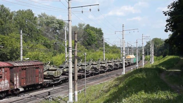 "Военный эшелон!" ВЛ11.8-723/712Б с грузовым поездом на перегоне Александров-1 - Балакирево. смотреть онлайн