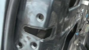 Toyota Rav4 II 2005год  Замена привода центрального замка своими руками