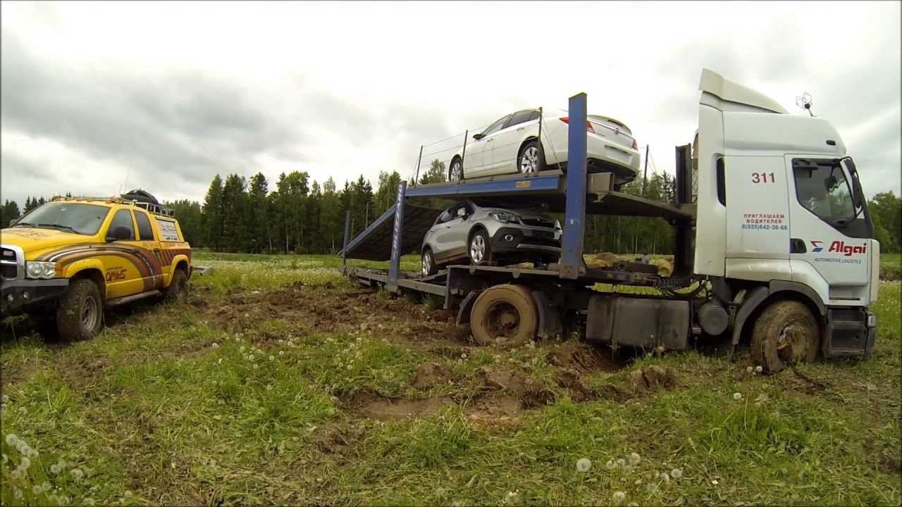 Грузовой эвакуатор видео, вытаскивание автовоза с поля. смотреть онлайн