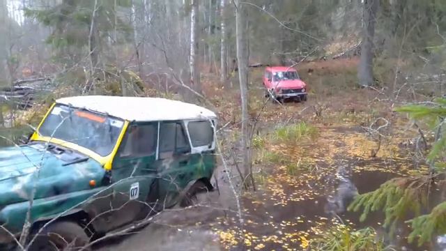 Уаз 469 и Нива 4х4 объезжают бобровую плотину#внедорожники#бездорожье#грязь#уаз#нива смотреть онлайн