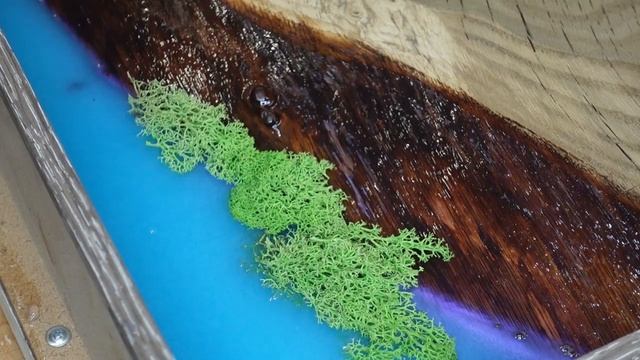 Заливка столешницы эпоксидной смолой СВОИМИ РУКАМИ!!! Как правильно замешивать эпоксидную смолу! смотреть онлайн