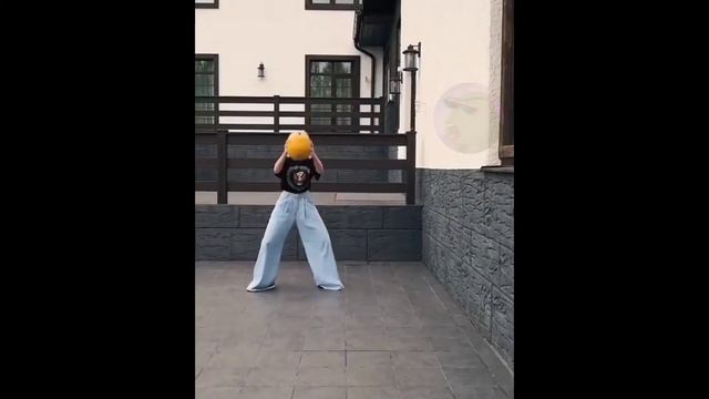 Ивлеева бросает мяч в голову смотреть онлайн