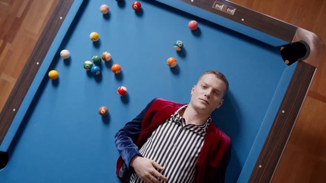 10 вещей, которые стоит позаимствовать у икон мужской моды этим летом смотреть онлайн