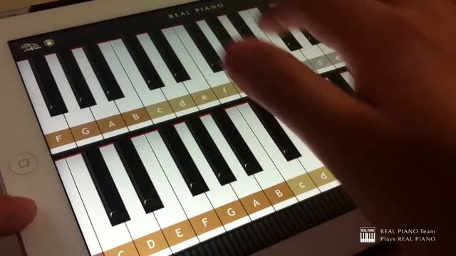 Play Bach's Prelude in C Major on Real Piano Using One Hand смотреть онлайн