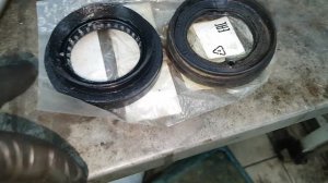 Toyota Rav4 2007 140 000 км. Смотрим что в поддоне АКПП. Сальник левого переднего привода. Замена.