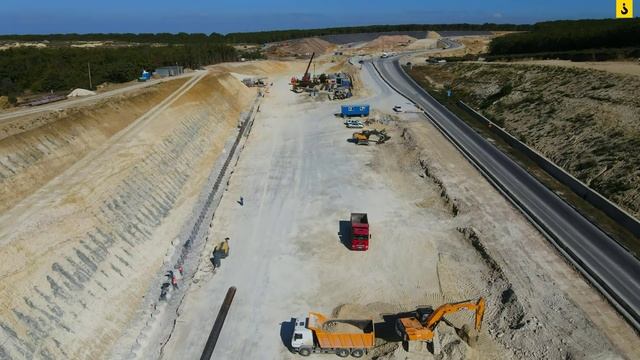 Работа горного комбайна. Большой прогресс. Укладка асфальтобетона. 8 этап трассы Таврида смотреть онлайн