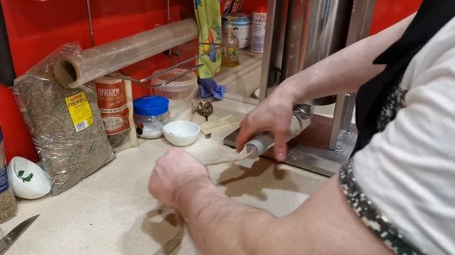 Делаем краковскую колбасу из говяжьей и свиной вырезки смотреть онлайн