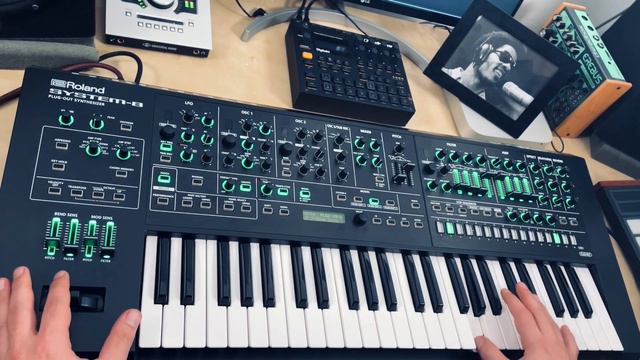 Roland SYSTEM-8 - Sound Demo смотреть онлайн