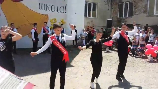 Лучшая лезгинка в флешмобе😍 Последний звонок 2019 год смотреть онлайн