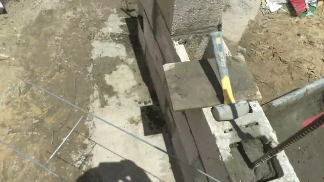 Построить дом в США своими руками. Кладка блоков.