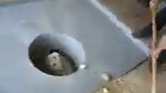 Видео 2 Известняк и уголь ВКДС 700 Загрузка в мельницу на испытательном стенде в Морозовке Ленобл смотреть онлайн