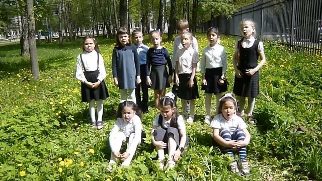 Агния Барто "Сонечка" - первоклассники читают хором на поляне с одуванчиками смотреть онлайн