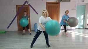 ФИТНЕС -КОКТЕЙЛЬ фитнес для женщин упражнения с гантелями и фитболом