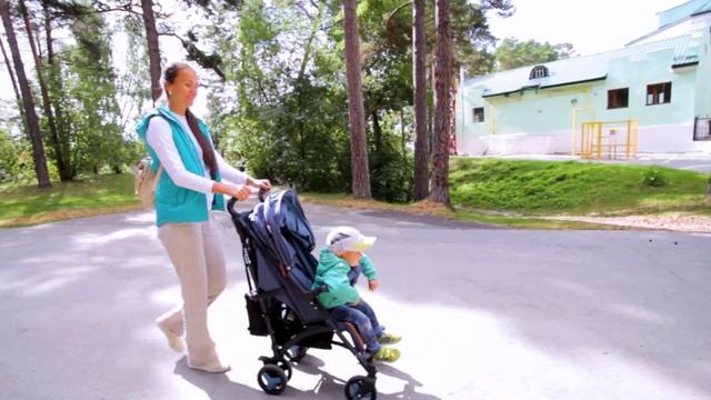 Прогулка в парке на коляске-трость Babyhit Rainbow XT смотреть онлайн