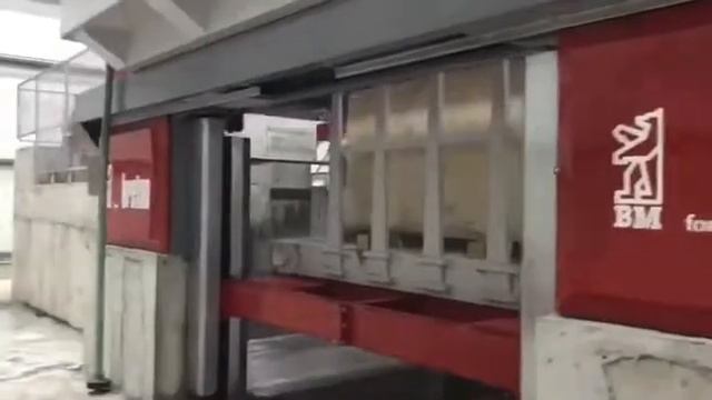Cutting block of montenegro limestone Maljat/Распиловка блока черногорского известняка Мальят. смотреть онлайн