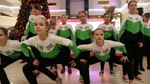 Школа Танцев LIKE ONE ( Чернигов ) New Year 2016 смотреть онлайн