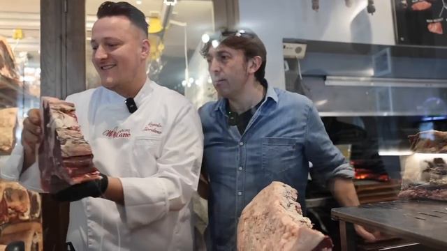 BISTECCHE GIGANTI e salami nascosti di fronte al VESUVIO смотреть онлайн