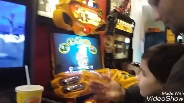 Метрополис т.ц.Играем с папой в игровые автоматы смотреть онлайн