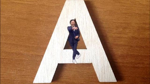 Азамат Айталиев флексит на фоне буквы А 10 часов