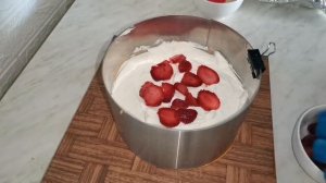 Сборка торта в неразъёмом кольце и украшение