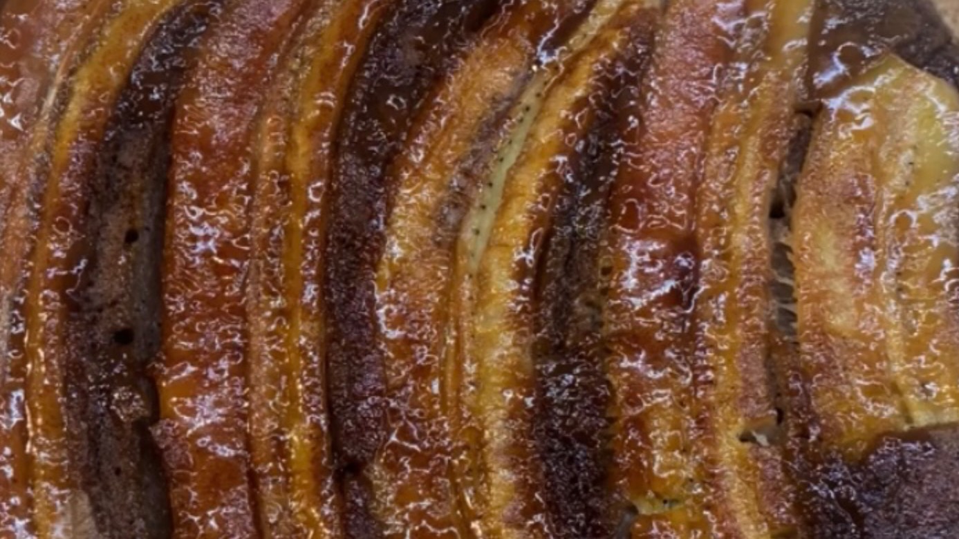 Банановый пирог на сковороде смотреть онлайн