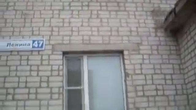 В Рубежном мамаша выкинула из окна ребенка? смотреть онлайн
