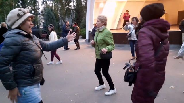 ЛЮБИ МЕНЯ ГОЛОДНУЮ!???/ВЕСЁЛЫЕ ТАНЦЫ В ПАРКЕ ГОРЬКОГО ХАРЬКОВ 2021 смотреть онлайн