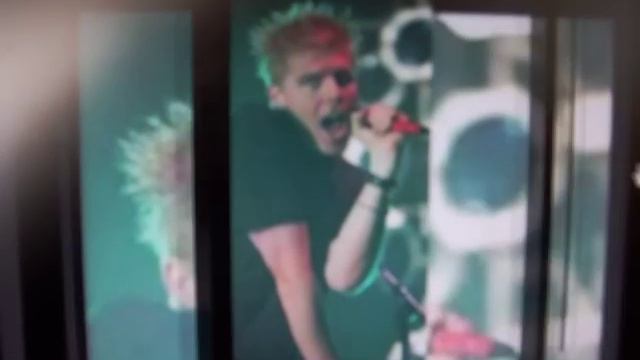 Dexter Holland смотреть онлайн