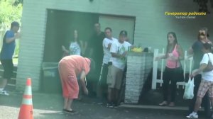 ОБОСРАЛИСЬ В ОБЩЕСТВЕННОМ МЕСТЕ