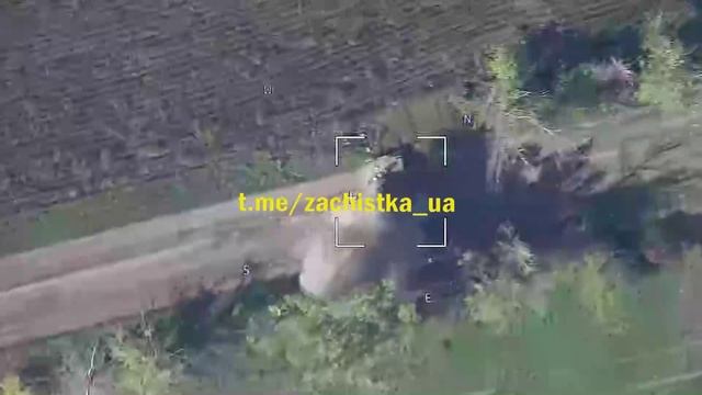 Беспилотный/барражирующий боеприпас "Ланцет" ВС РФ прилетел в танк ВСУ. смотреть онлайн