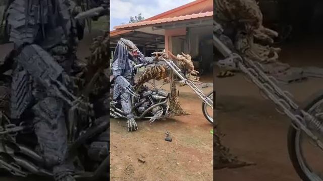 Хищник на мотопокатушке.mp4