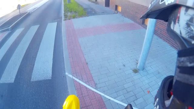 Suzuki DR 350 - wheelie crash смотреть онлайн