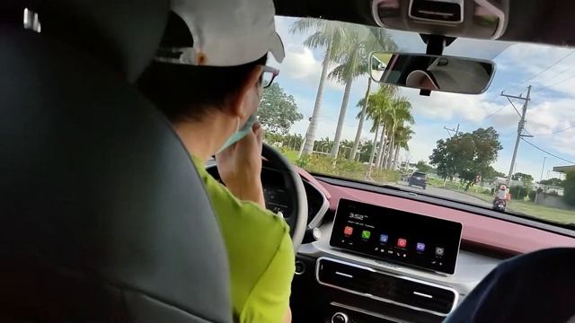 Soul Republiq's Bien tests drives a new Geely Coolray car смотреть онлайн