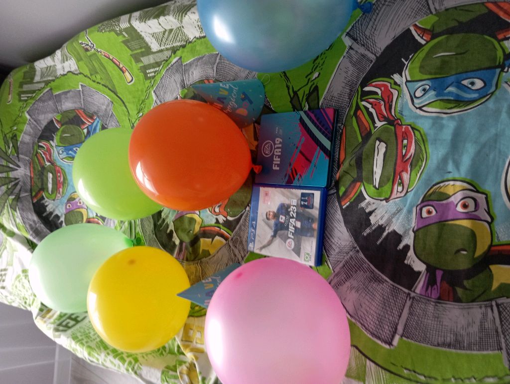 Играю в Фифа 23 и 19 честь Дня рождения 😀😀😃😄🤩🤩🤑🤗🤗🤯🤯