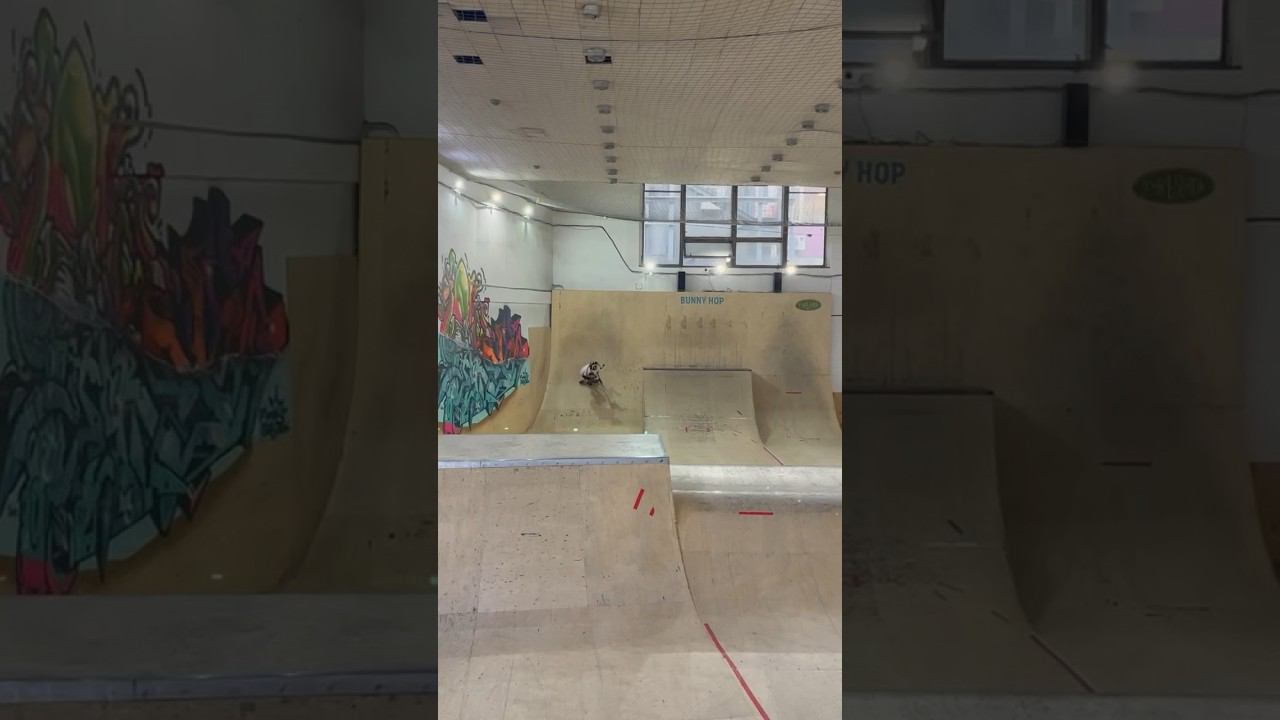 Тренировку по трюковому самокату проводит Инструктор скейт парка BunnyHop Горностаев Антон смотреть онлайн