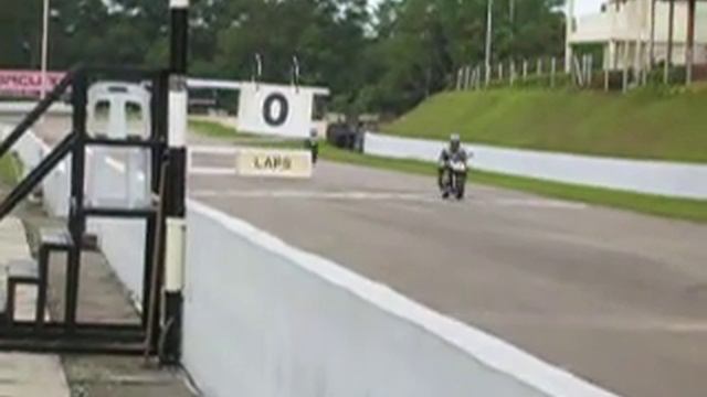 2 gsxr 400 at pasir gudang track смотреть онлайн
